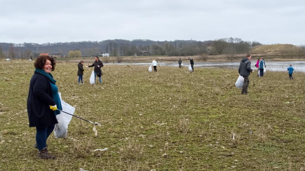 2016 Afval opruimen langs Maas 5.jpg