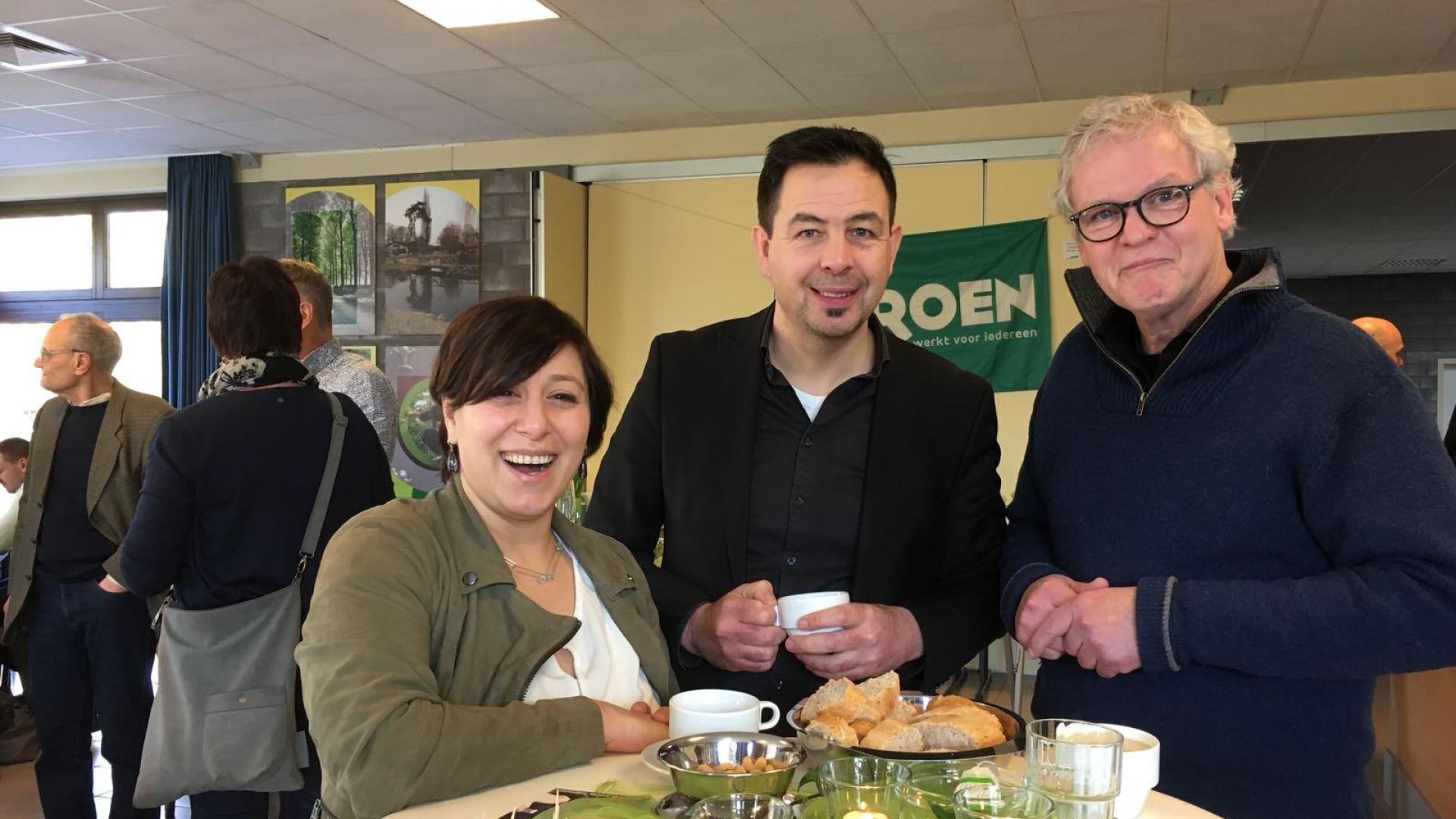 V.l.n.r: Meyrem Almaci, Johan Danen ( Vlaams Parlementslid), Coen v.d. Gugten ( raadslid GL Maastricht) op het nieuwjaarstreffen van Groen Lanaken.