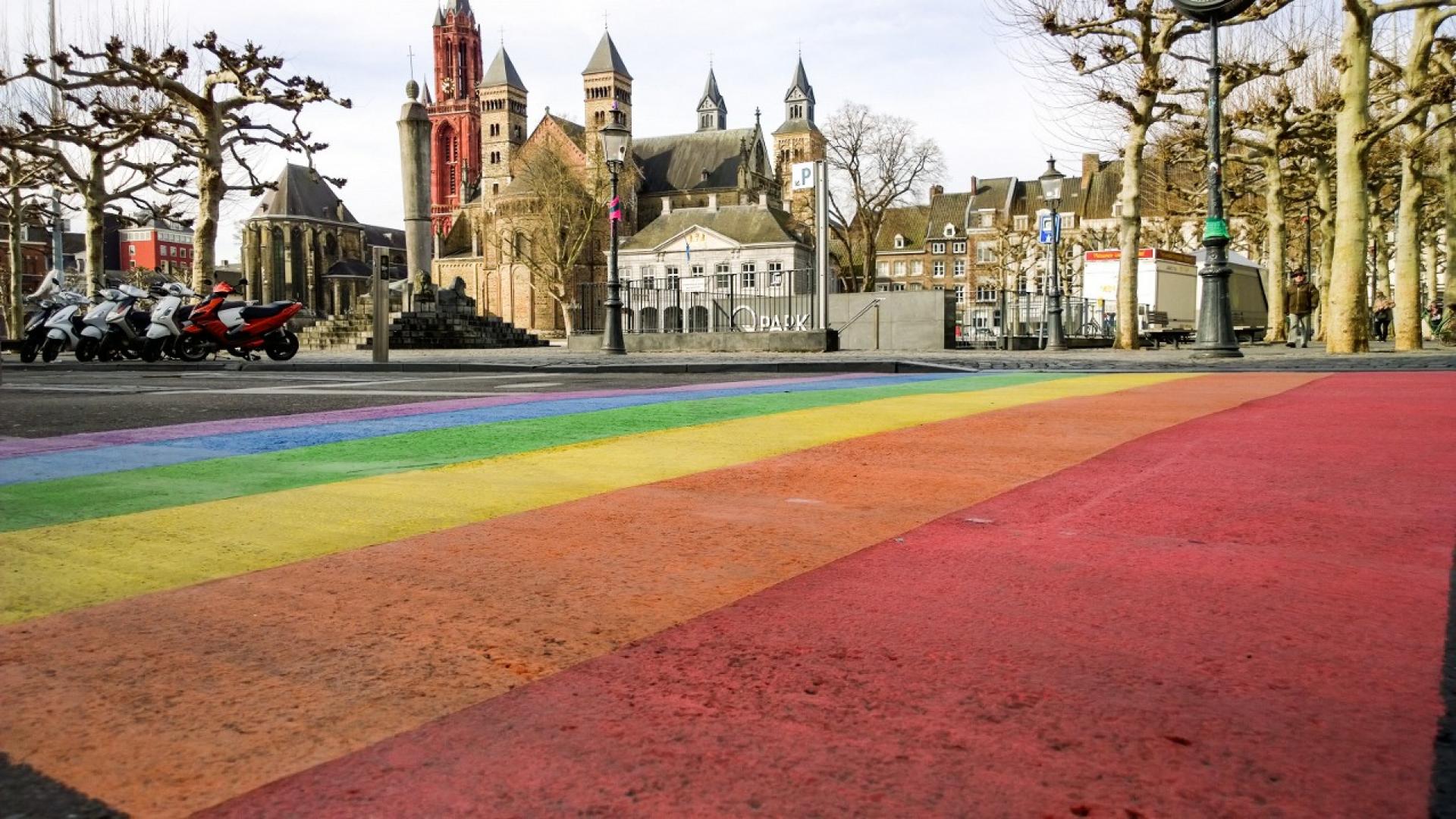 Regenboogzebrapad_Maastricht