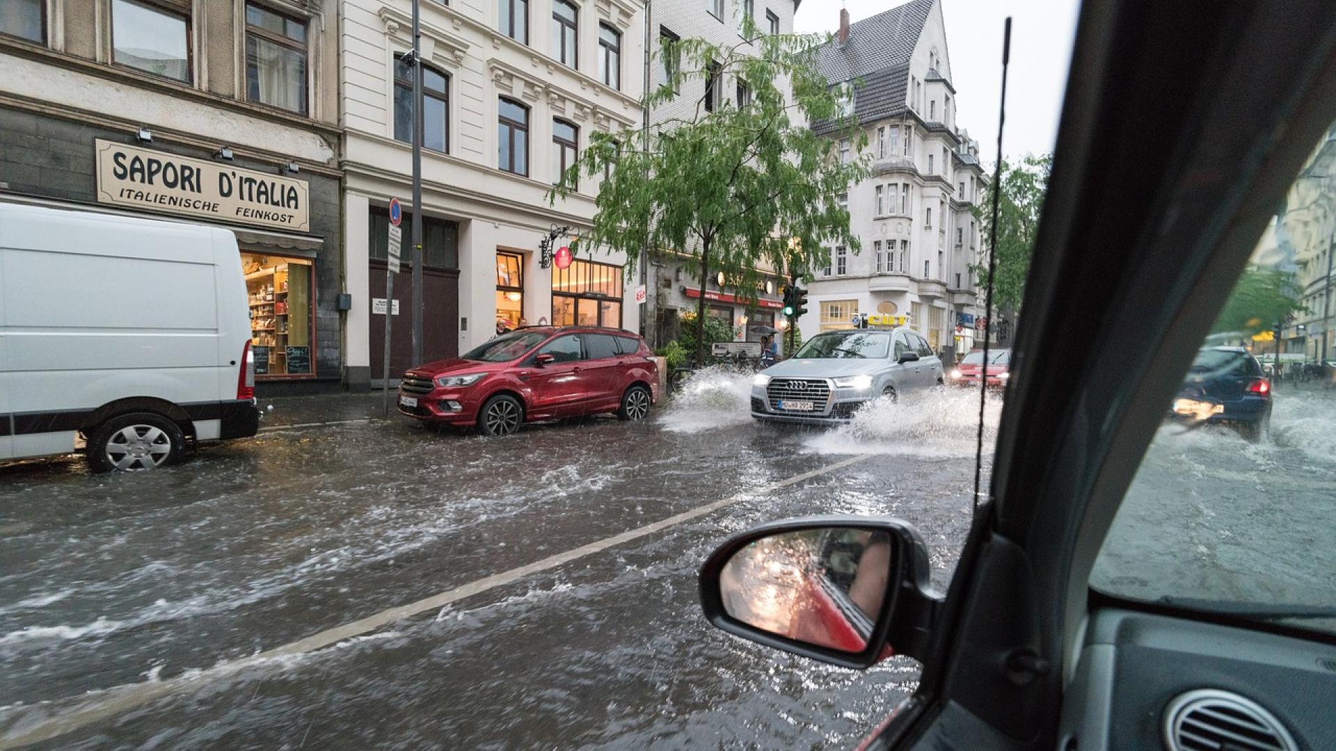 cologne-2816985_1280.jpg